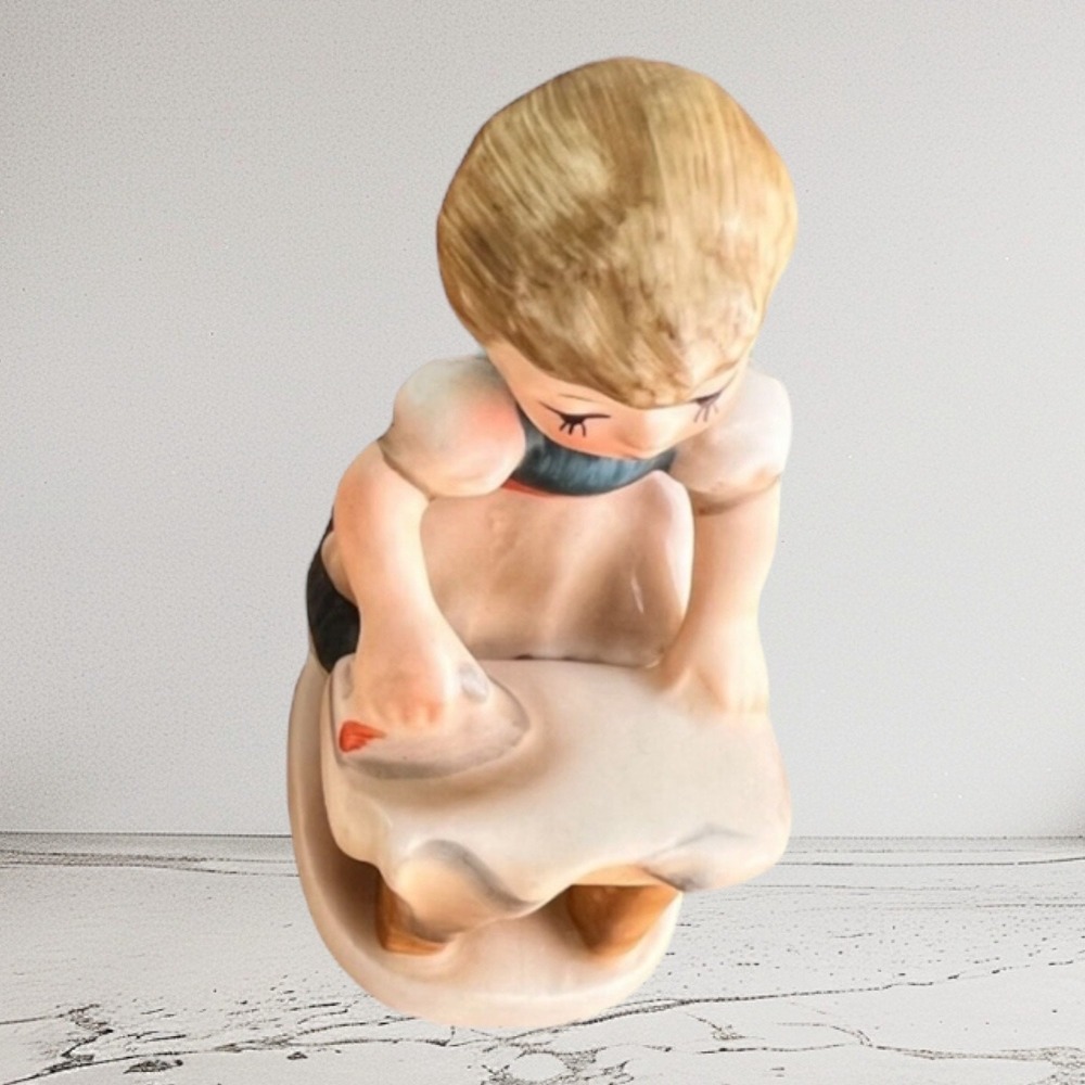 Napco Ceramic Figurine Japan Girl Ironing AH901 Grannycore Retro Cottagecore Vtg - Picture 12 of 12